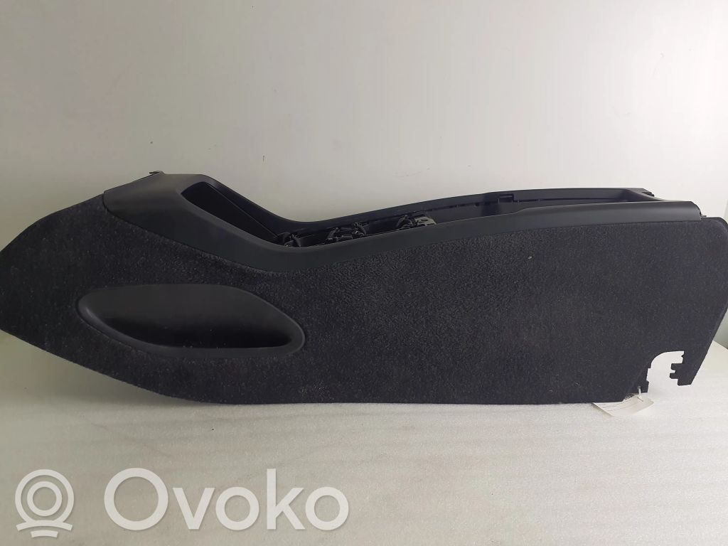 Volvo XC40 Keskikonsoli 