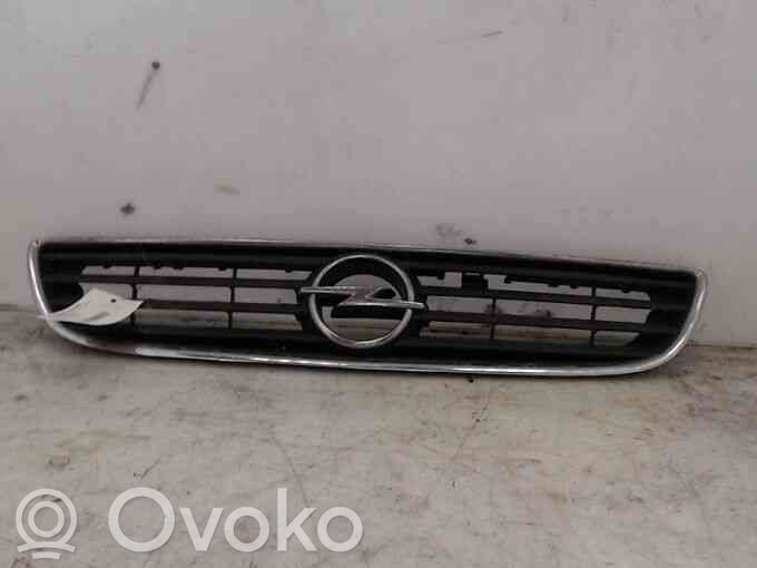 Opel Zafira A Grille calandre supérieure de pare-chocs avant