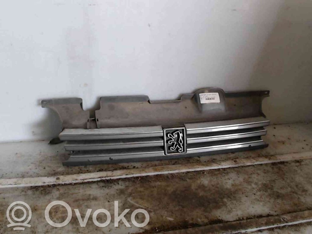 Peugeot 405 Griglia superiore del radiatore paraurti anteriore 