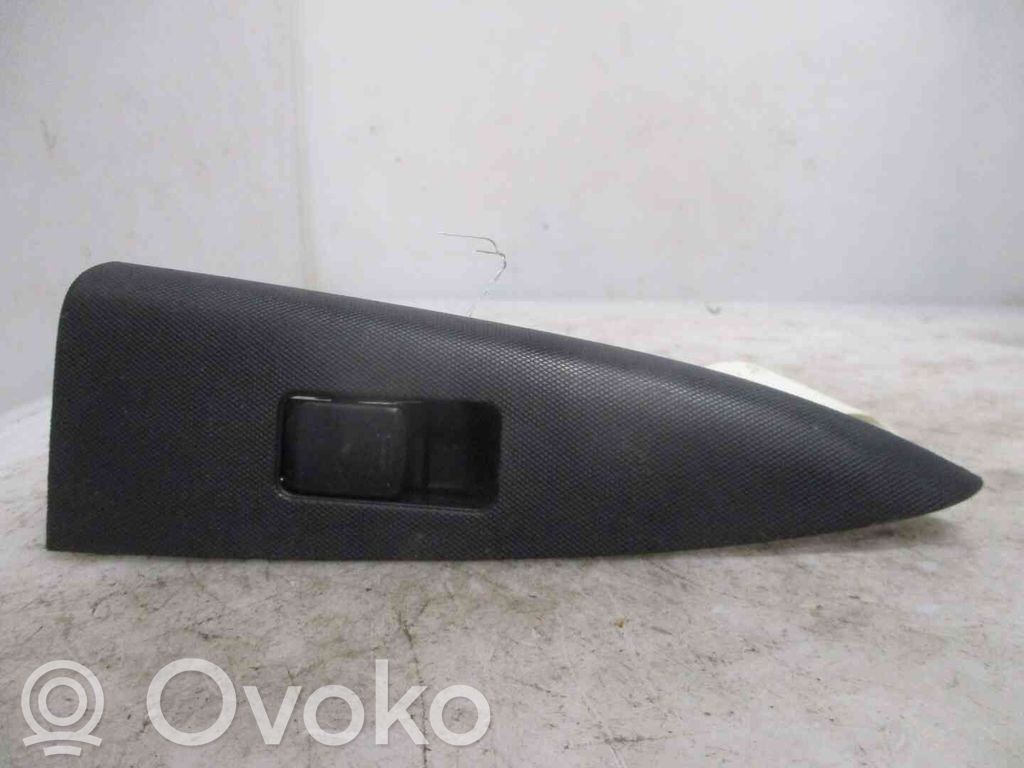 Nissan Note (E11) Przyciski szyb 