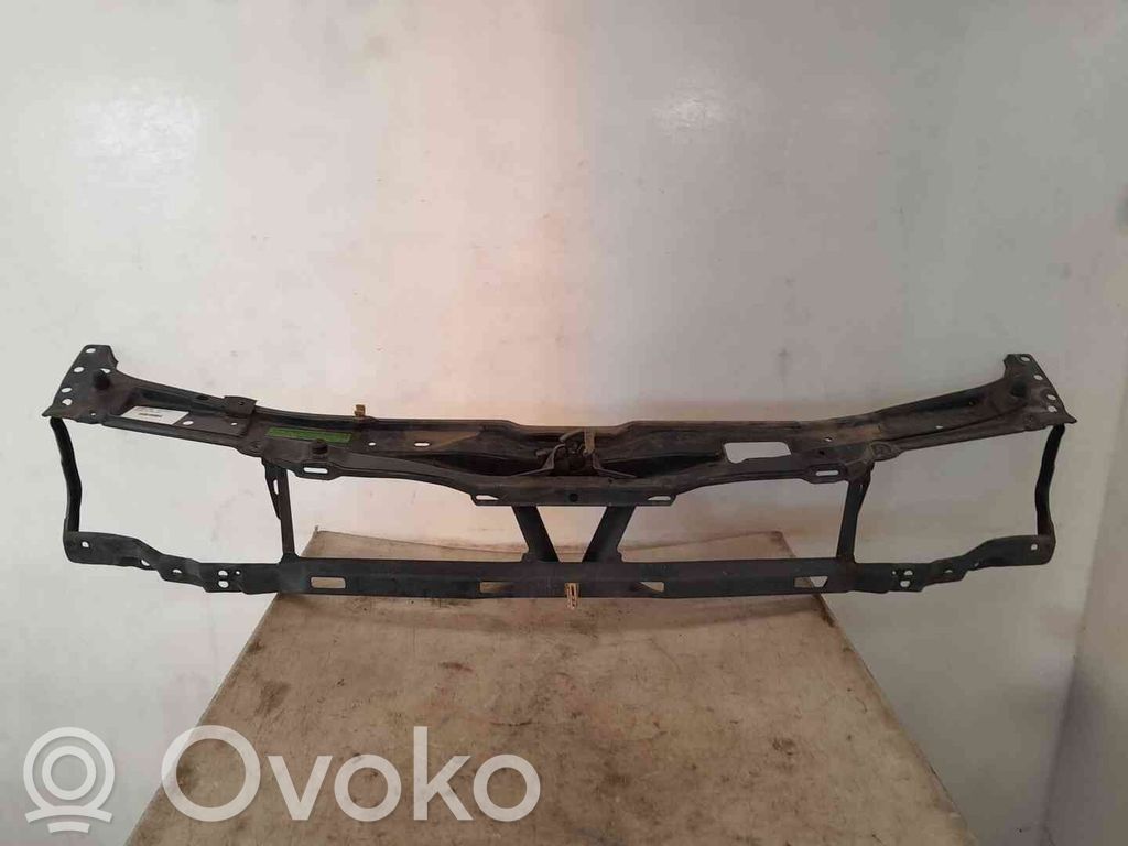Volkswagen PASSAT B4 Pas przedni 