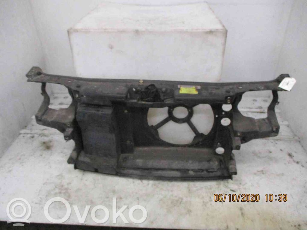 Volkswagen Golf III Pas przedni 