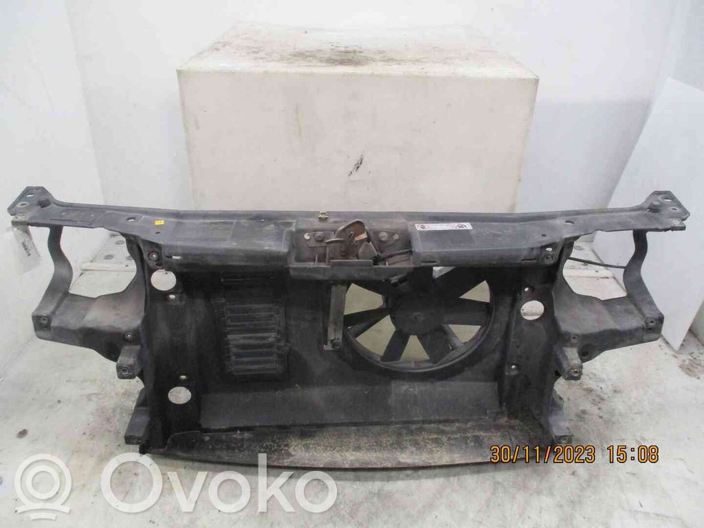 Volkswagen Golf III Pas przedni 