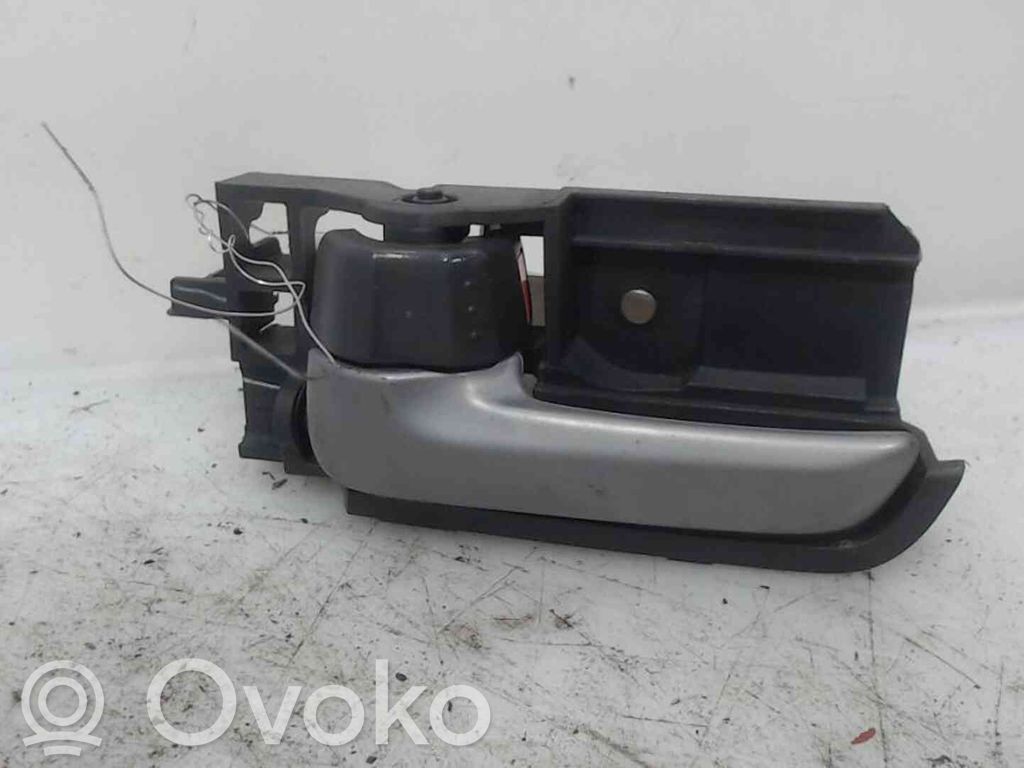 Suzuki Alto Klamka wewnętrzna drzwi przednich 