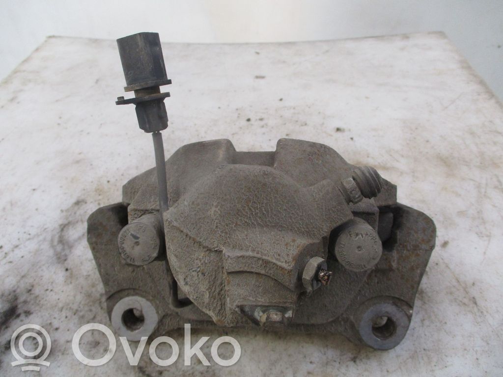 Audi A4 S4 B7 8E 8H Etujarrusatula 