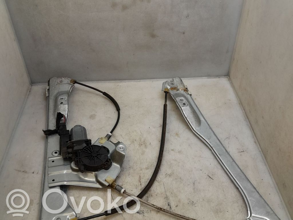 Renault Clio III Macara ușă față cu motor