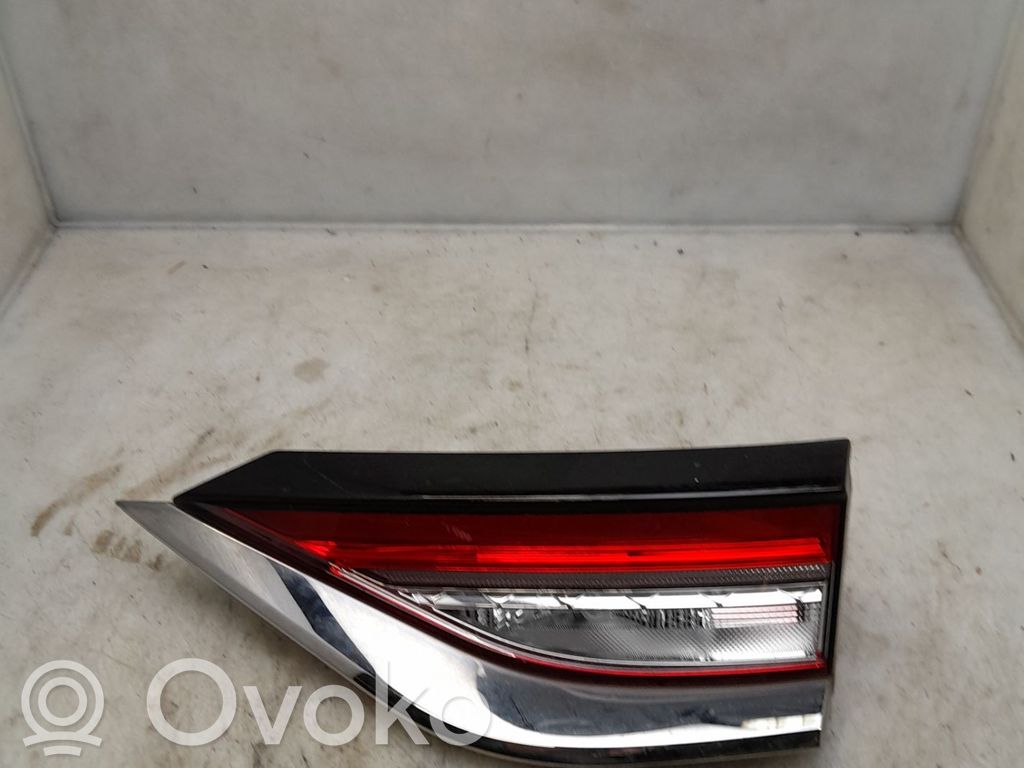 DS Automobiles 3 Crossback Lampă spate în capacul portbagajului 