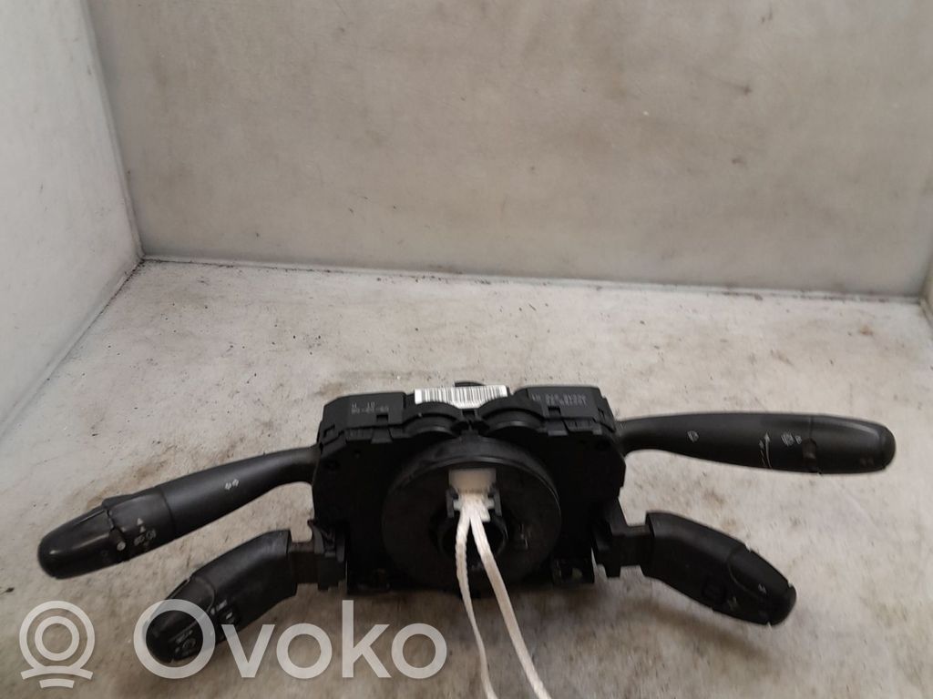 Peugeot 307 CC Interruptor/palanca de limpiador de luz de giro 