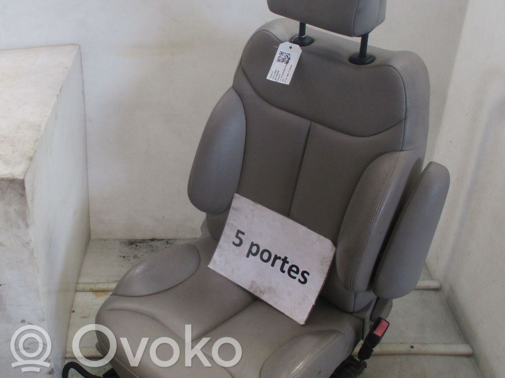 Citroen C3 Etumatkustajan istuin 