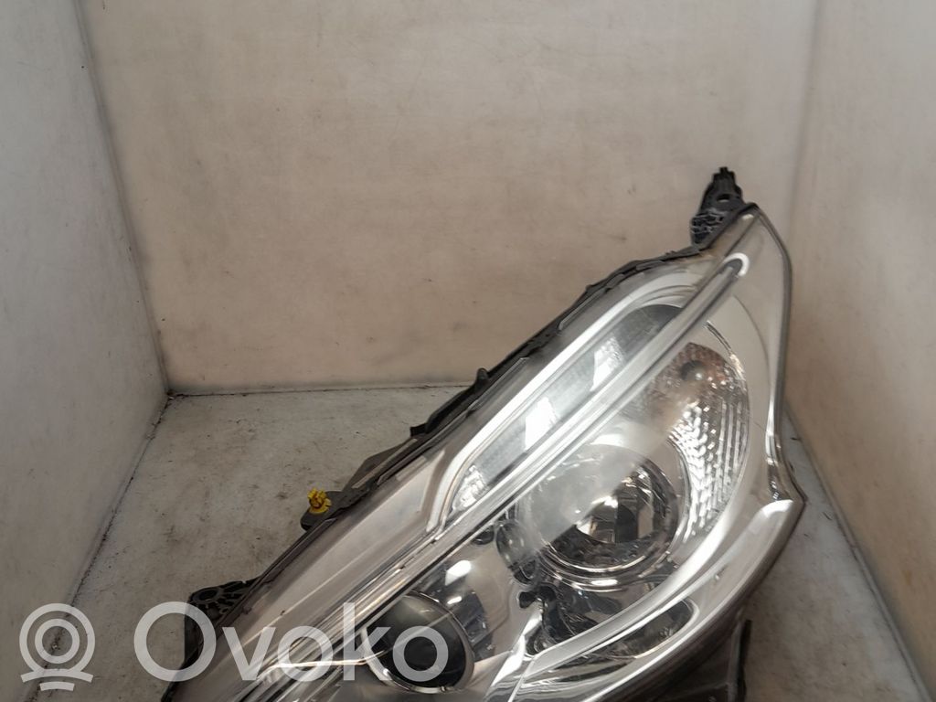 Peugeot 208 I Lampa przednia 