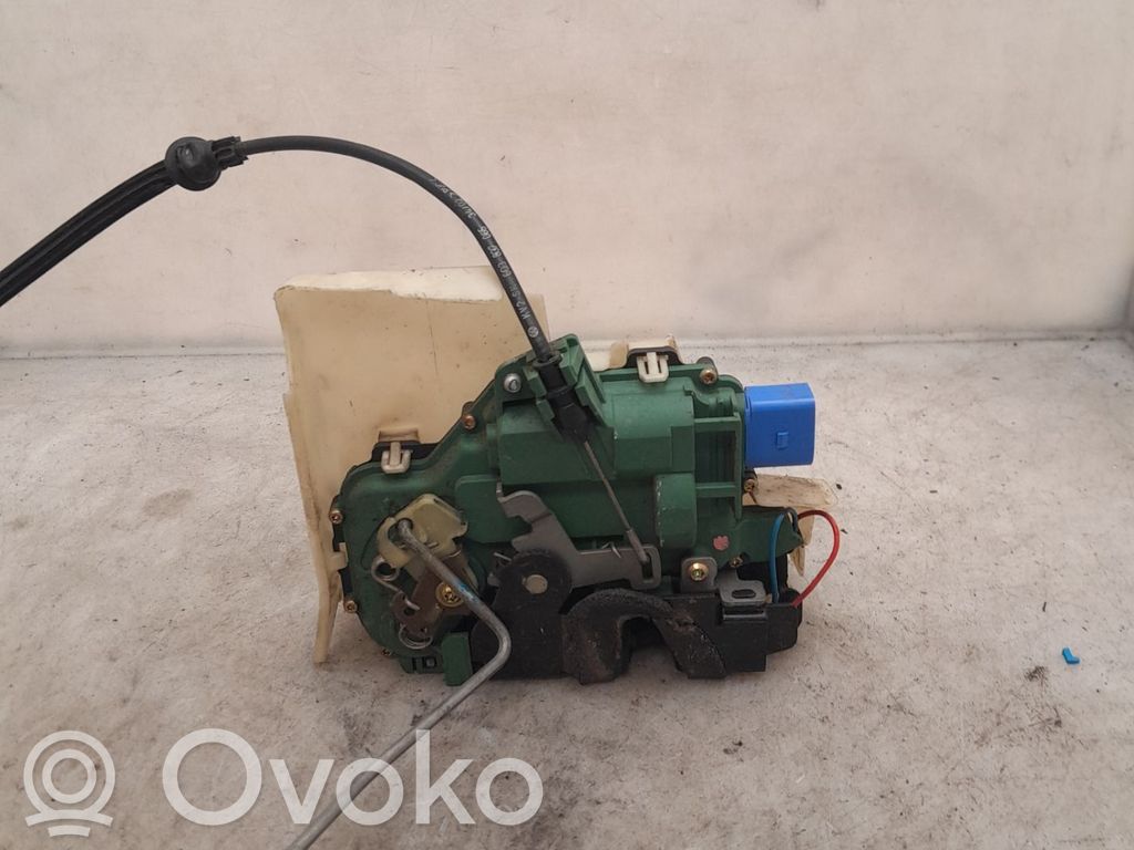 Volkswagen Polo IV 9N3 Zamek drzwi przednich