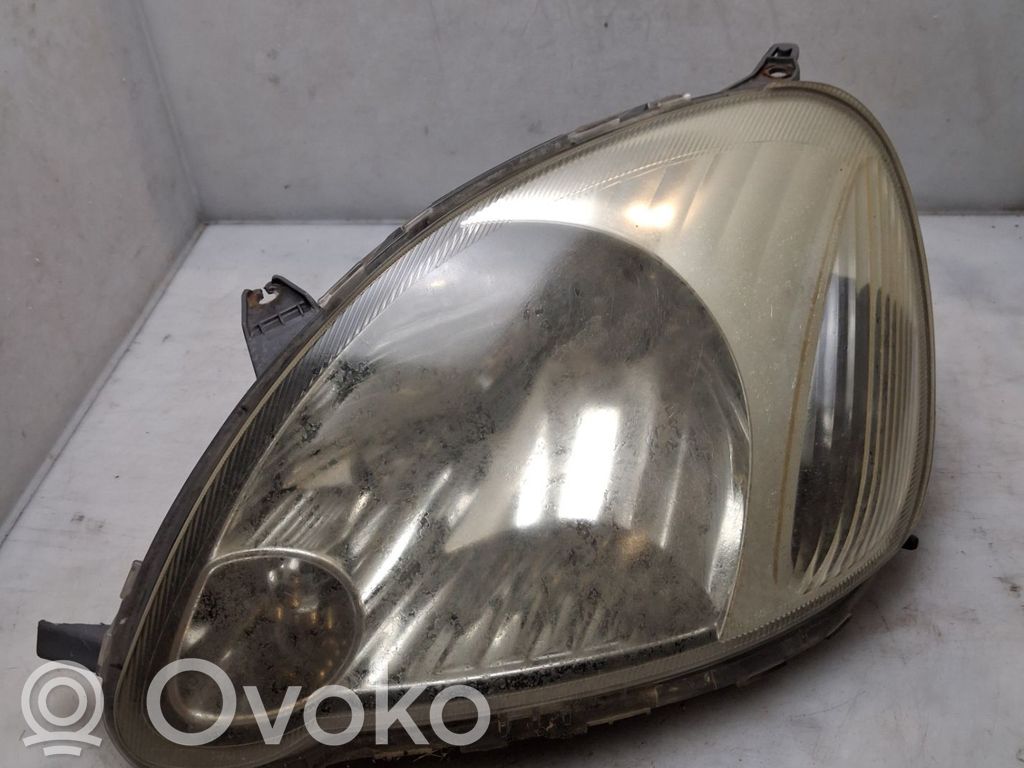 Toyota Yaris Lampa przednia