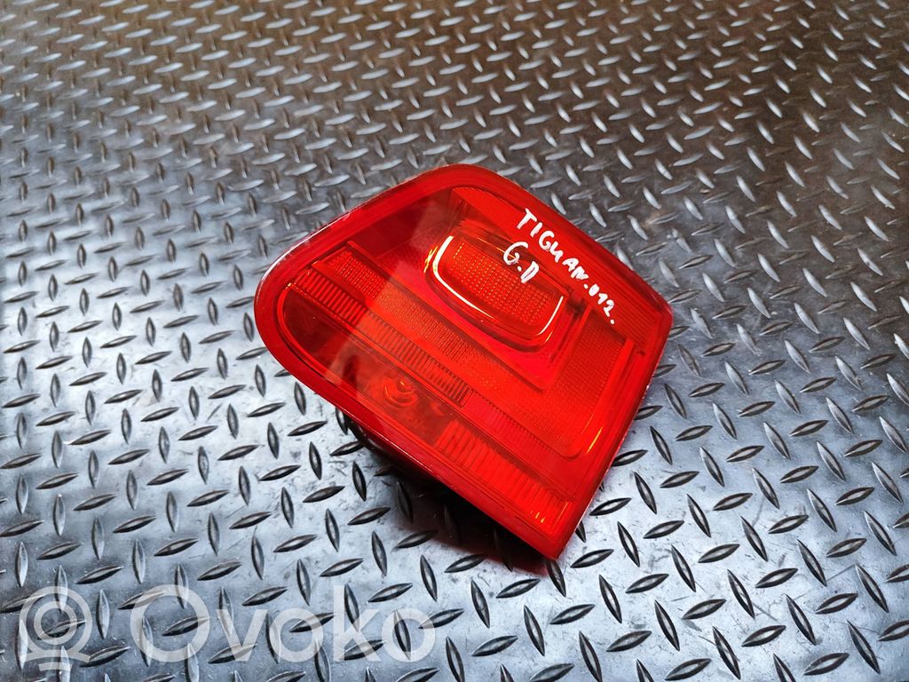 Volkswagen Tiguan Lampy tylnej klapy bagażnika 