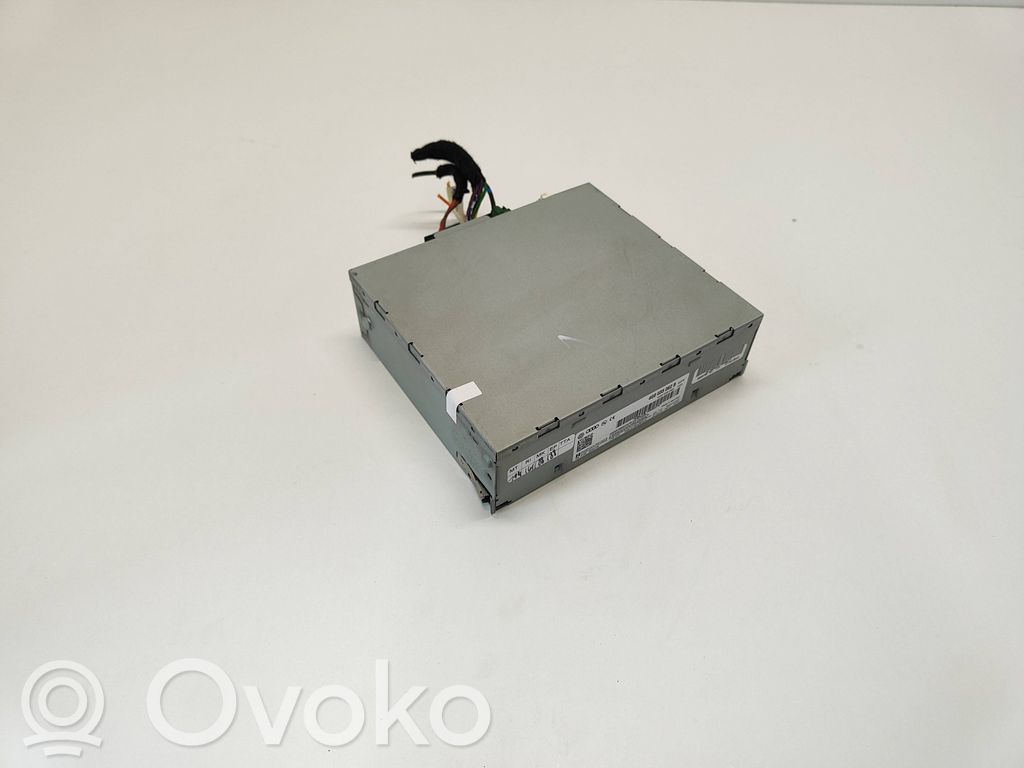 Volkswagen Touareg II Radio/CD/DVD/GPS head unit 