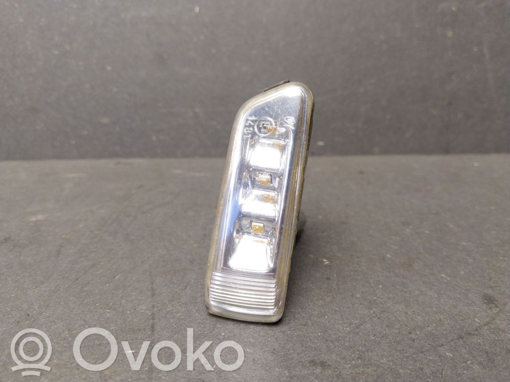 Audi A8 S8 D3 4E Sparno posūkio žibintas 