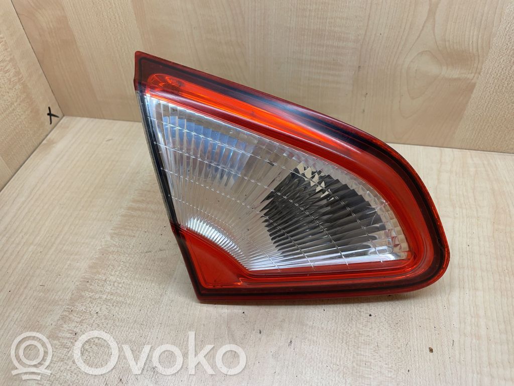 Nissan Qashqai Lampy tylnej klapy bagażnika 