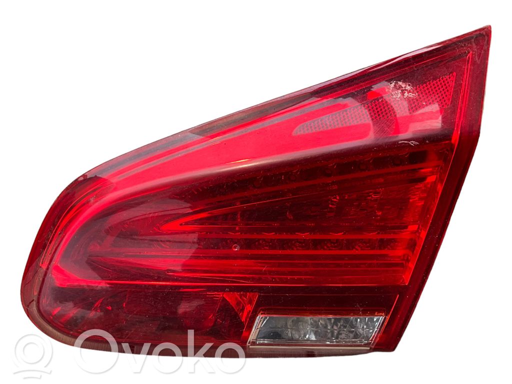 KIA Ceed Aizmugurējais lukturis pārsegā 