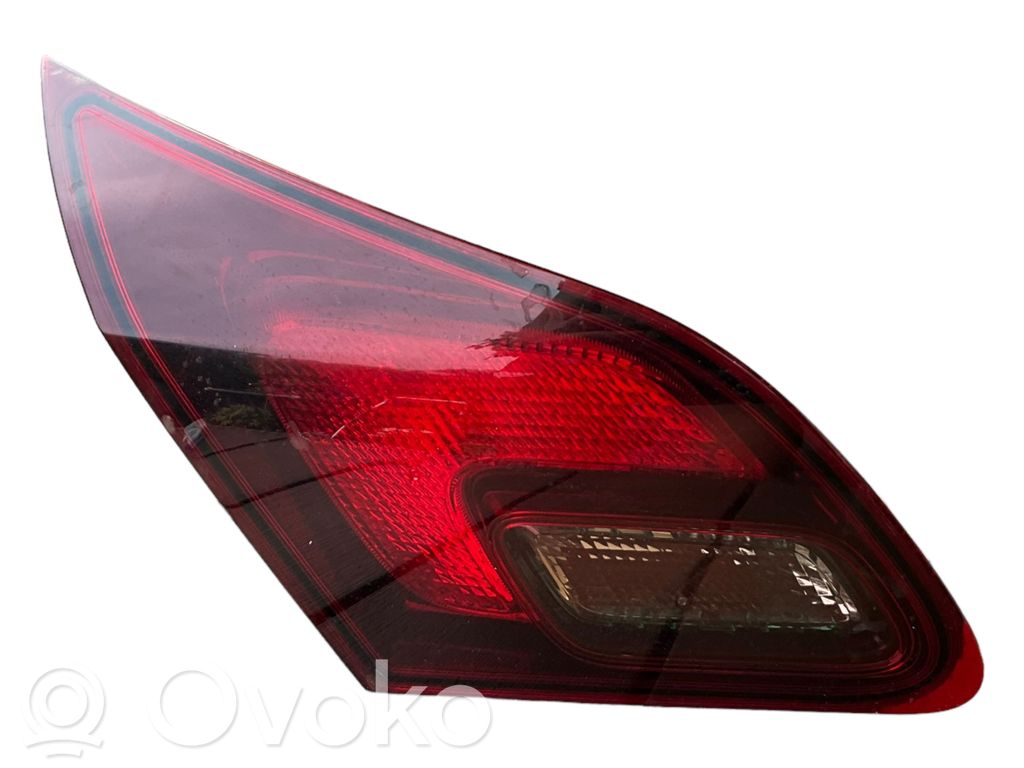 Opel Astra J Lampy tylnej klapy bagażnika 