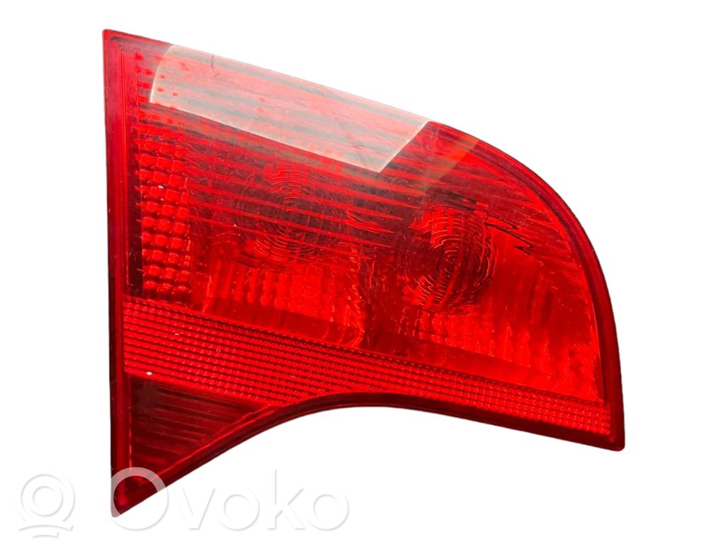 Audi A4 S4 B7 8E 8H Takaluukun takavalot 