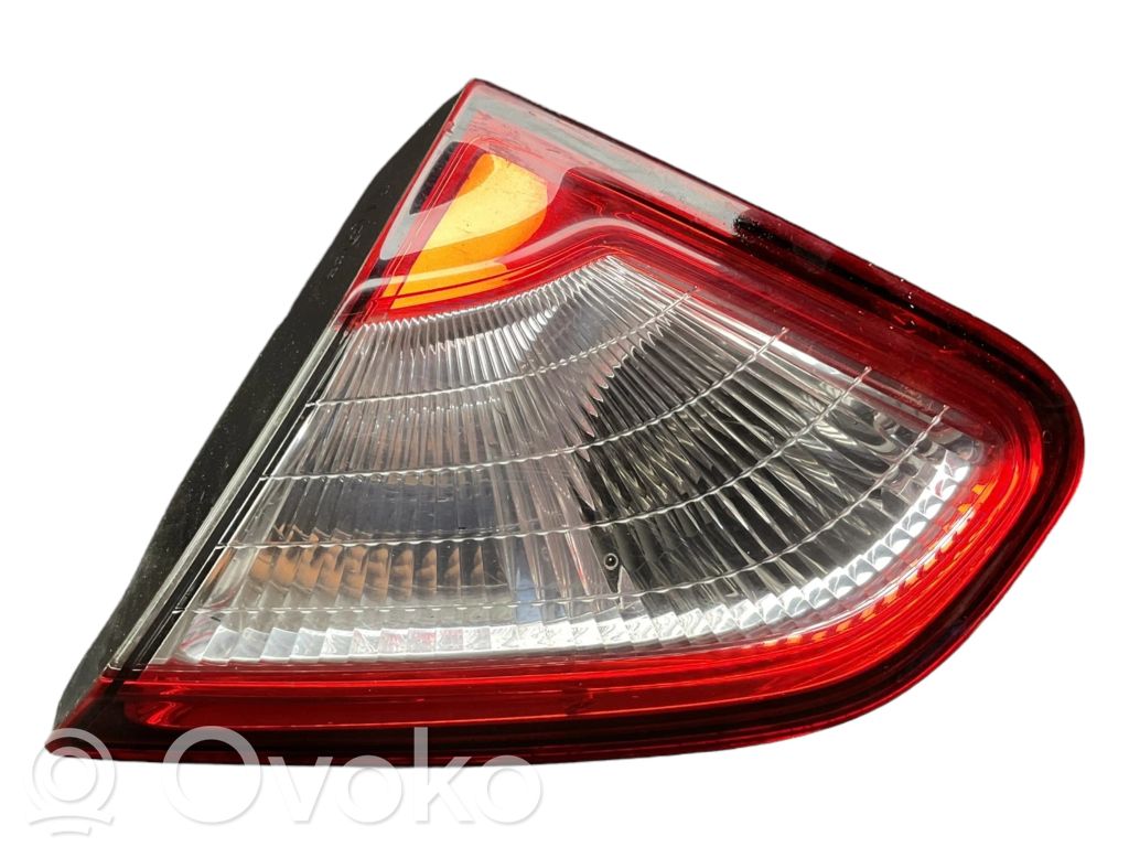 Nissan Qashqai Lampy tylnej klapy bagażnika 