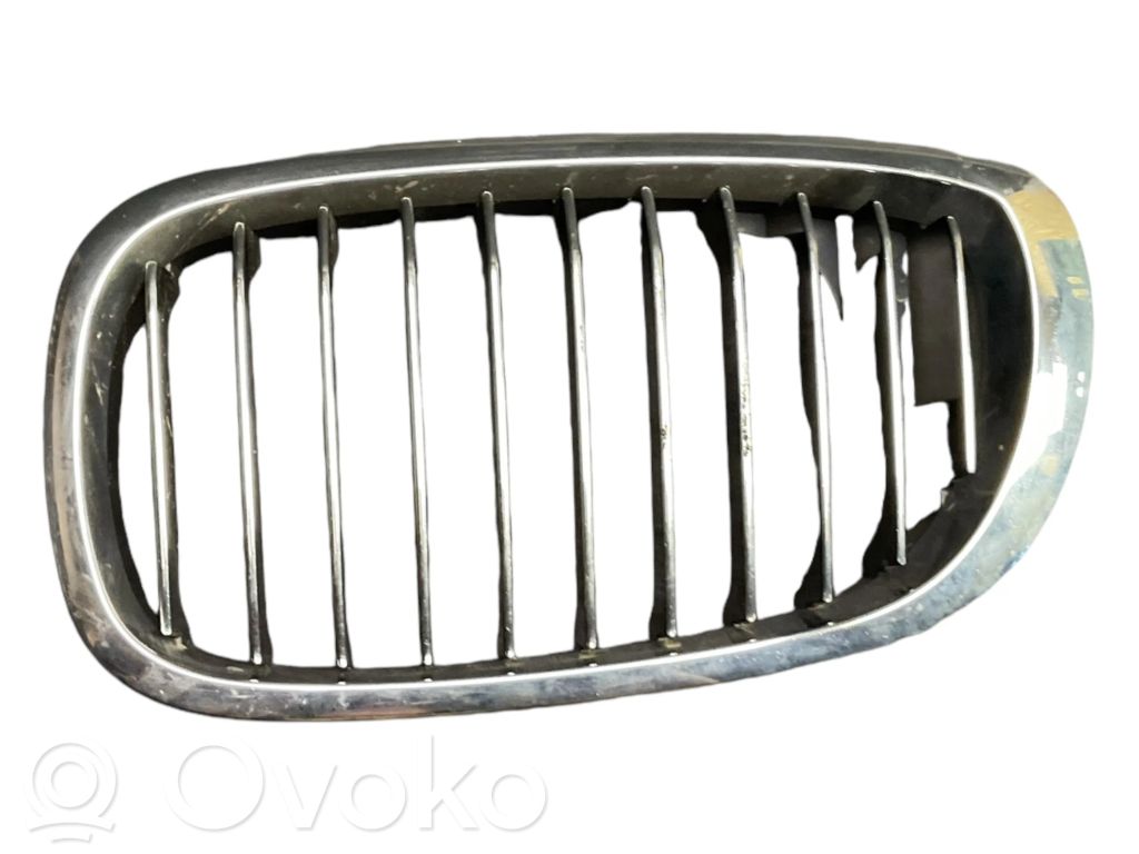 BMW 3 E46 Grotelės priekinės 