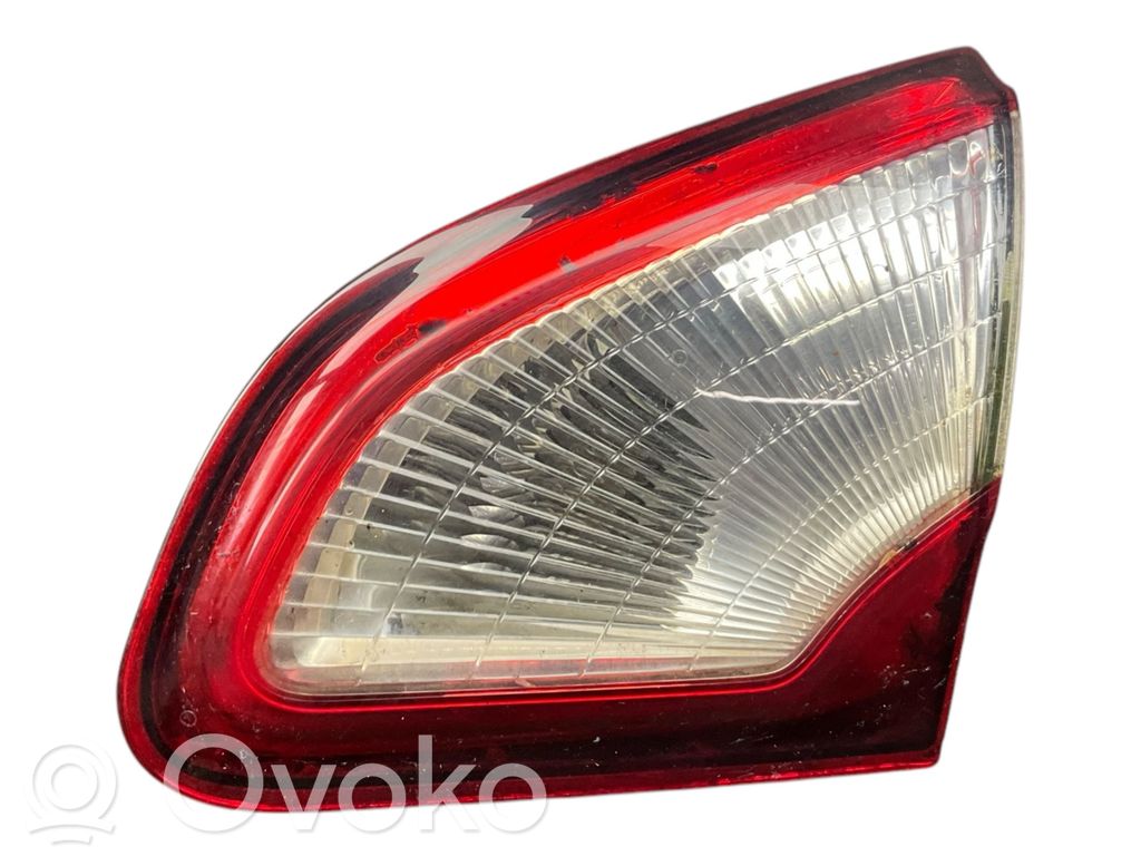 Nissan Qashqai Lampy tylnej klapy bagażnika 