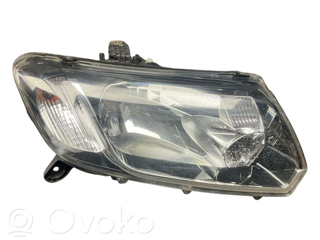 Dacia Sandero Lampa przednia 
