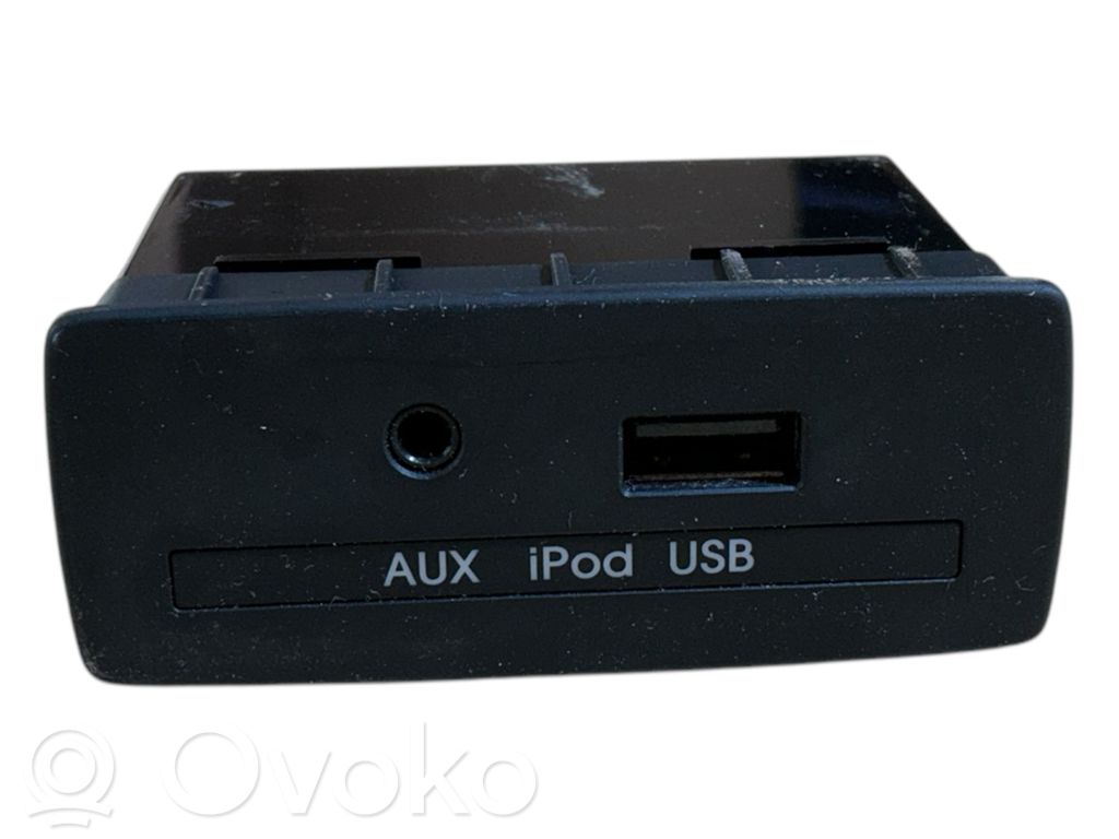 KIA Soul Enchufe conector entrada auxiliar 
