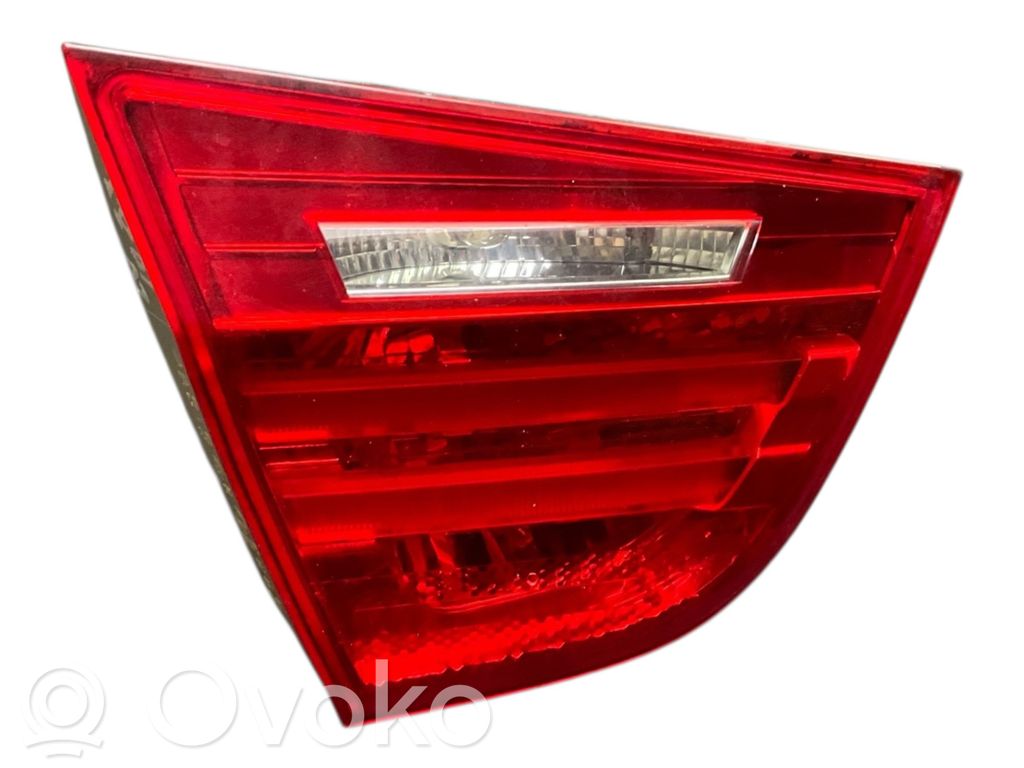 BMW 3 E90 E91 Aizmugurējais lukturis pārsegā 