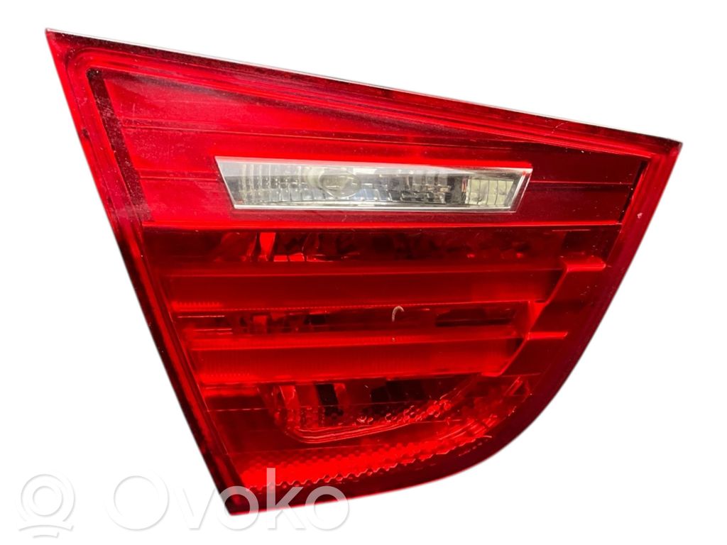 BMW 3 E90 E91 Aizmugurējais lukturis pārsegā 