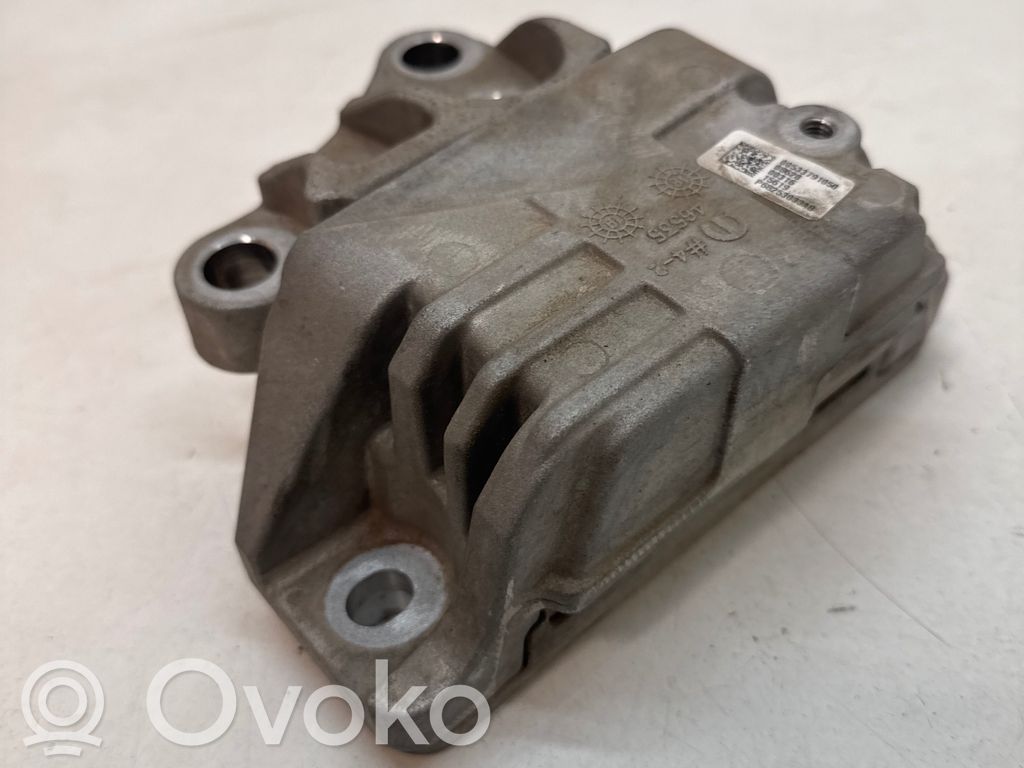 Engine mount bracket   P68253033AB,00533791050,08620,15619