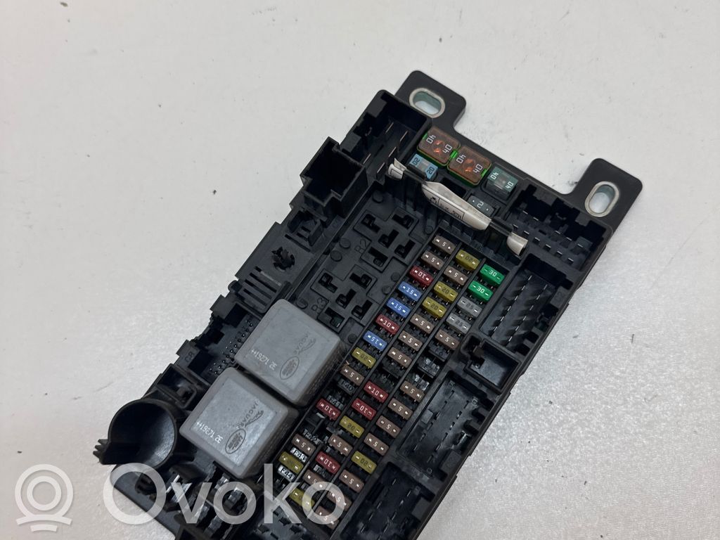 Land Rover Range Rover Evoque L551 Ramka / Moduł bezpieczników 
