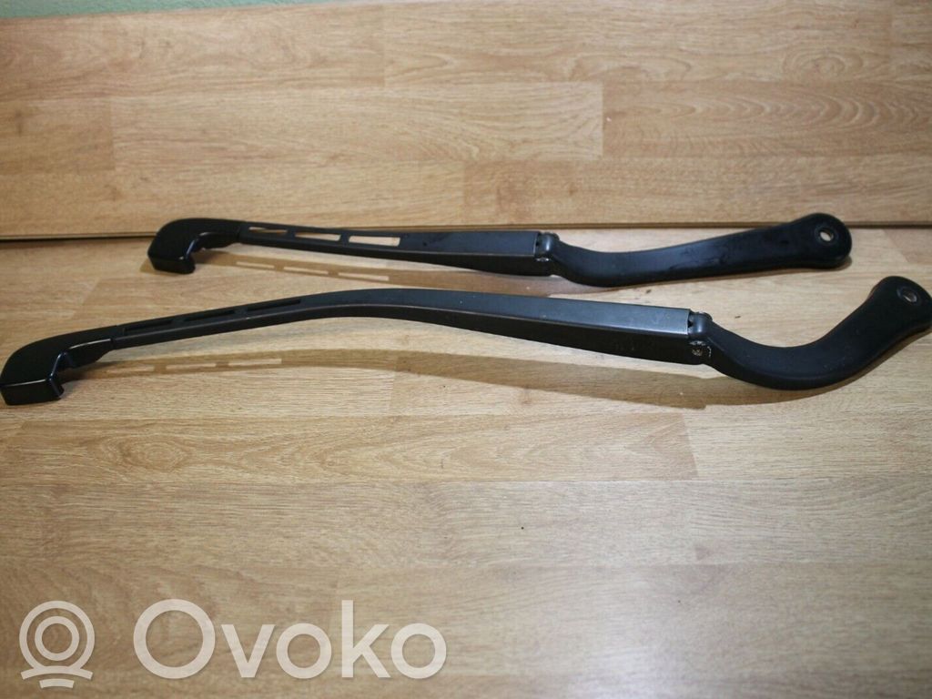 Front wiper blade arm   7118215,7118221