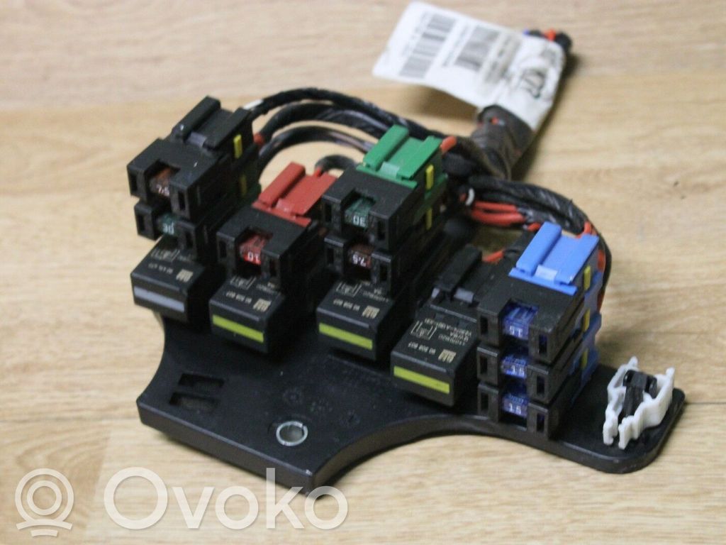 Opel Zafira B Fuse module 