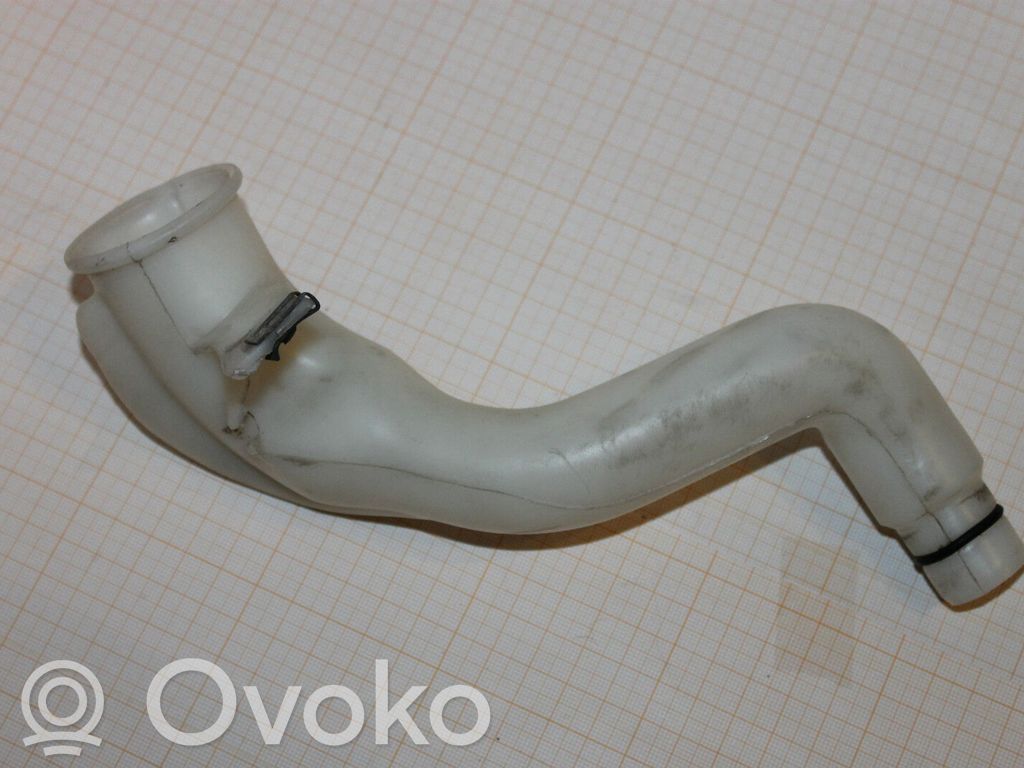 Saab 900 Langų skysčio bakelio užpylimo vamzdelis 