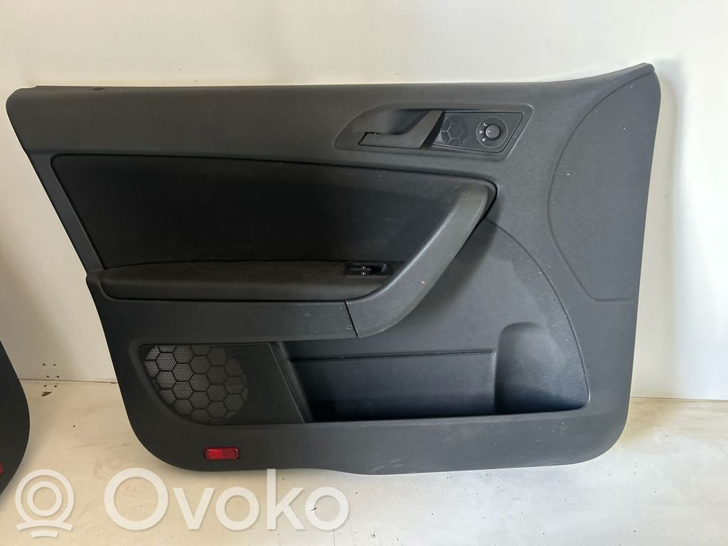 Skoda Yeti (5L) Boczki / Poszycie drzwi przednich 