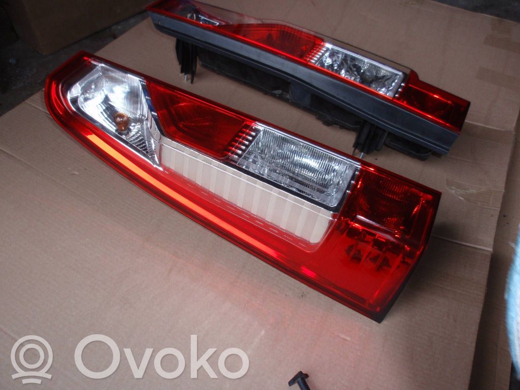 Renault Master III Rear/tail lights 