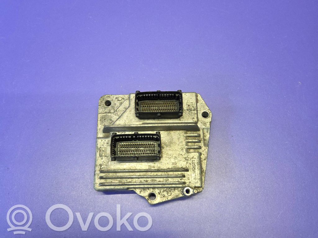 Opel Zafira B Calculateur moteur ECU 