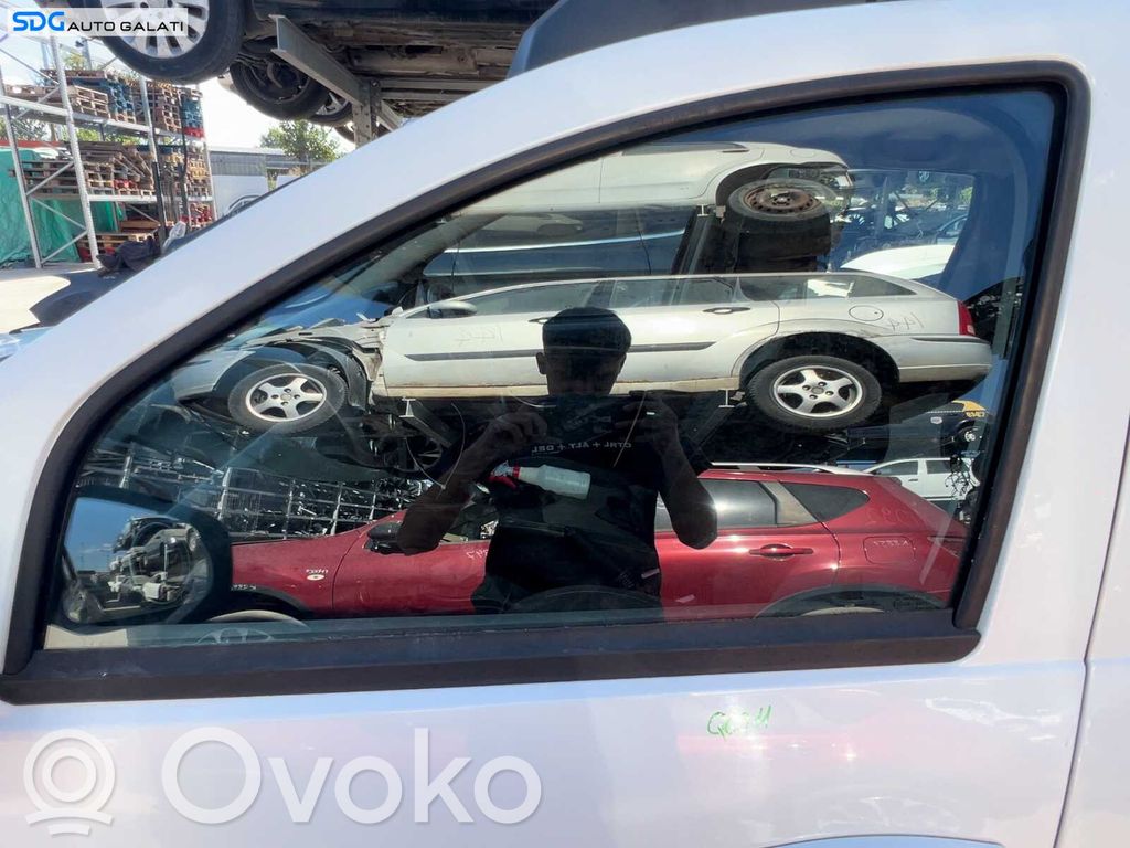 Dacia Duster Vitre de fenêtre porte avant (4 portes)