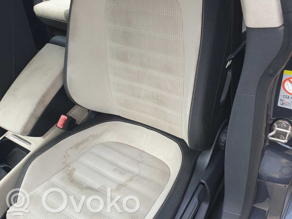 Volkswagen PASSAT CC Front driver seat
