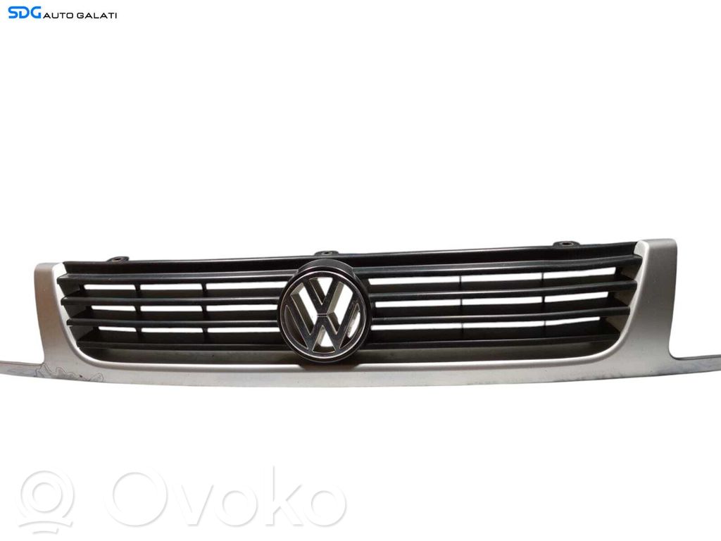 Volkswagen Caddy Maskownica / Grill / Atrapa górna chłodnicy 