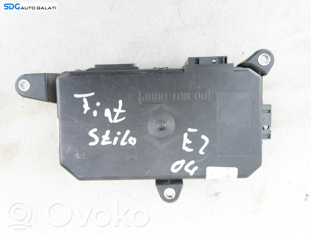 Fiat Stilo Oven keskuslukituksen ohjausyksikön moduuli 