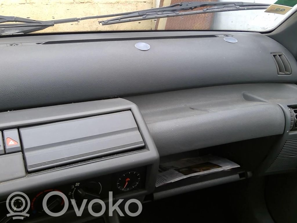 Renault Clio I Kojelauta 