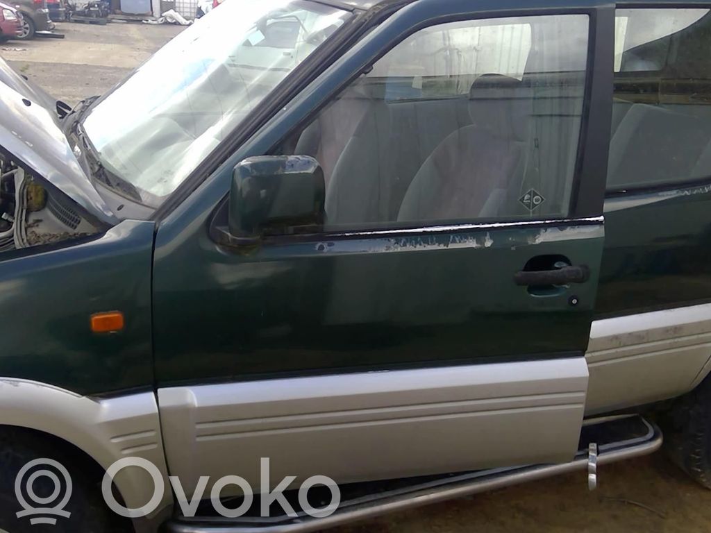 Nissan Terrano Puerta delantera 