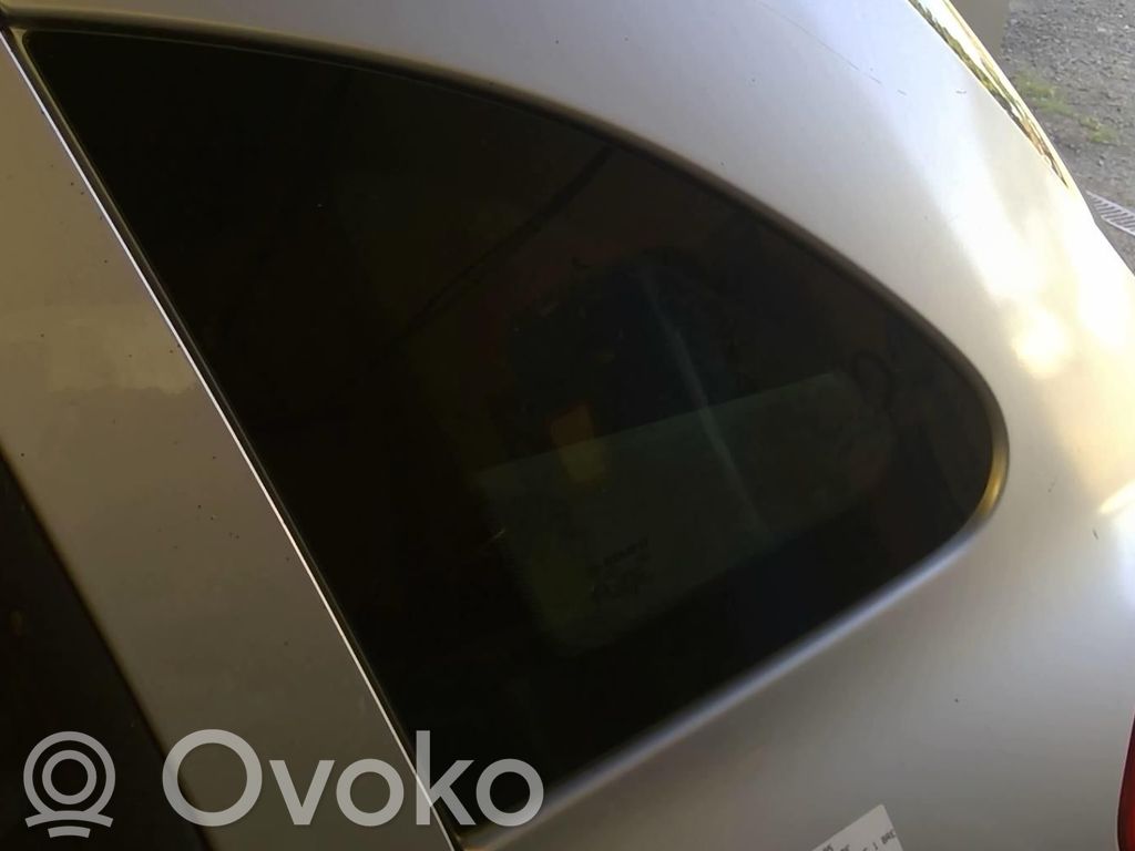 Renault Clio III Rear side window 