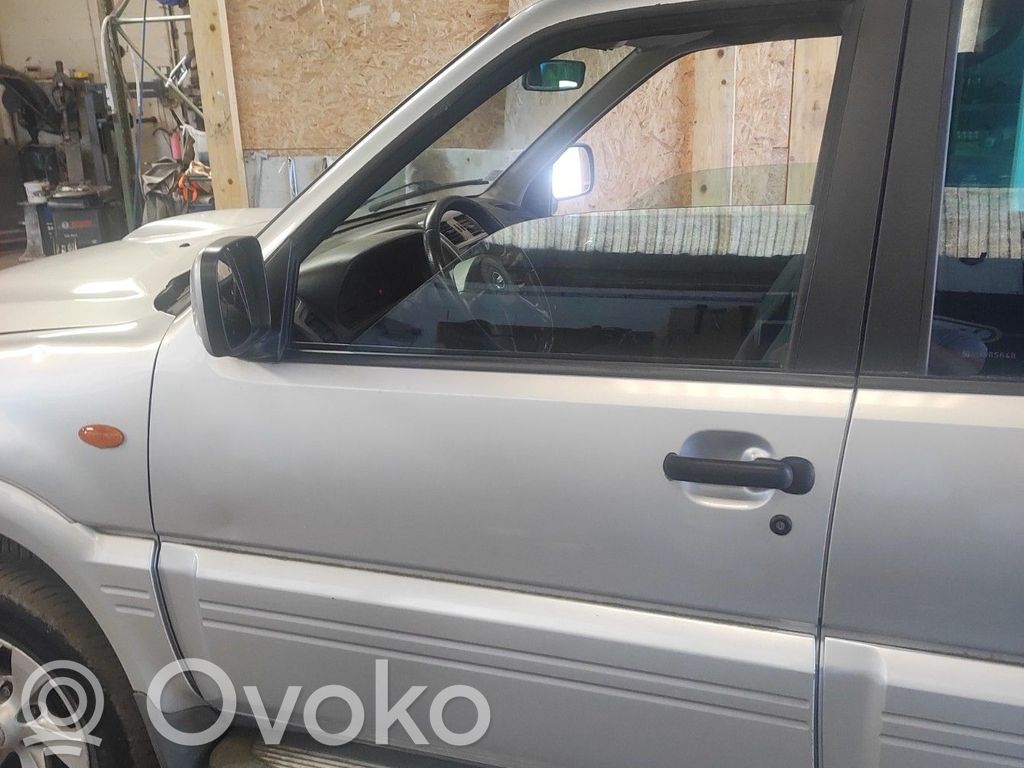 Nissan Terrano Puerta delantera 