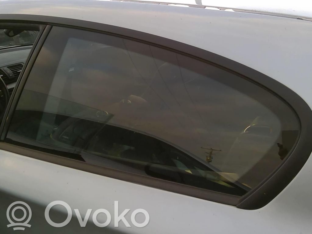BMW 1 E81 E87 Rear side window 