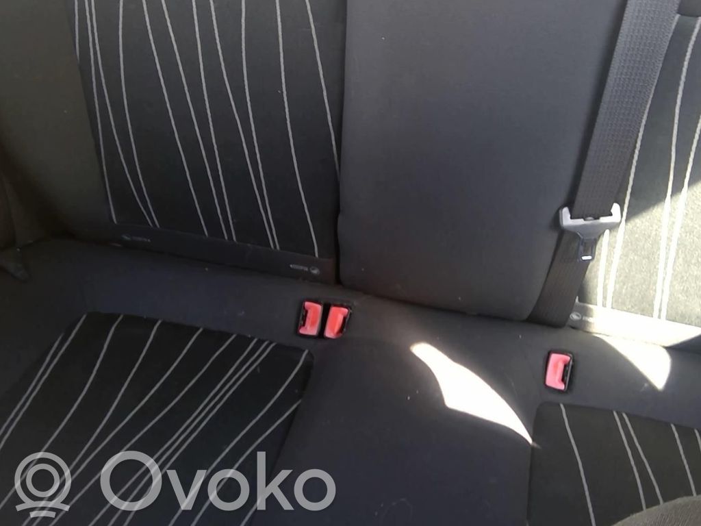 Opel Corsa D Takaistuin 