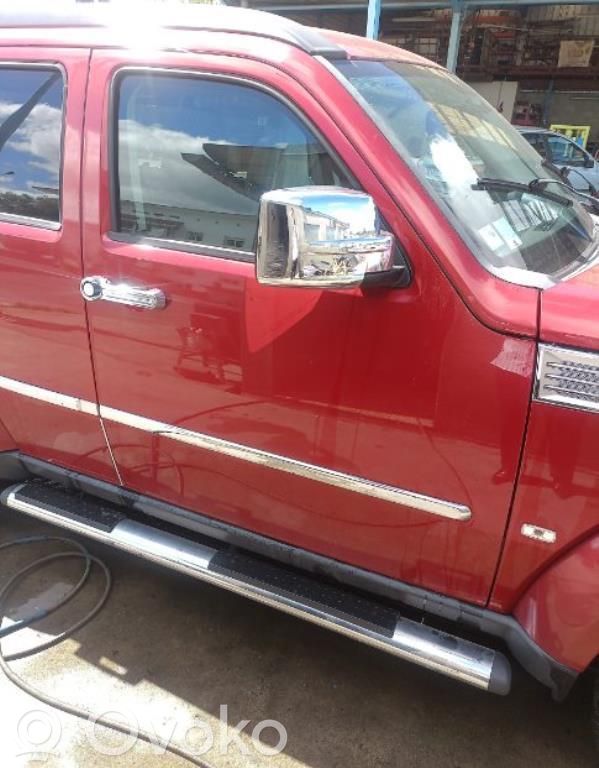 Dodge Nitro Durvis 