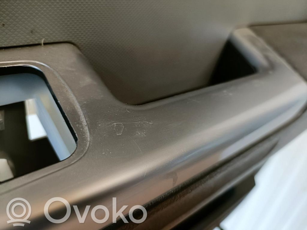 Dodge Nitro Обшивка передней двери 